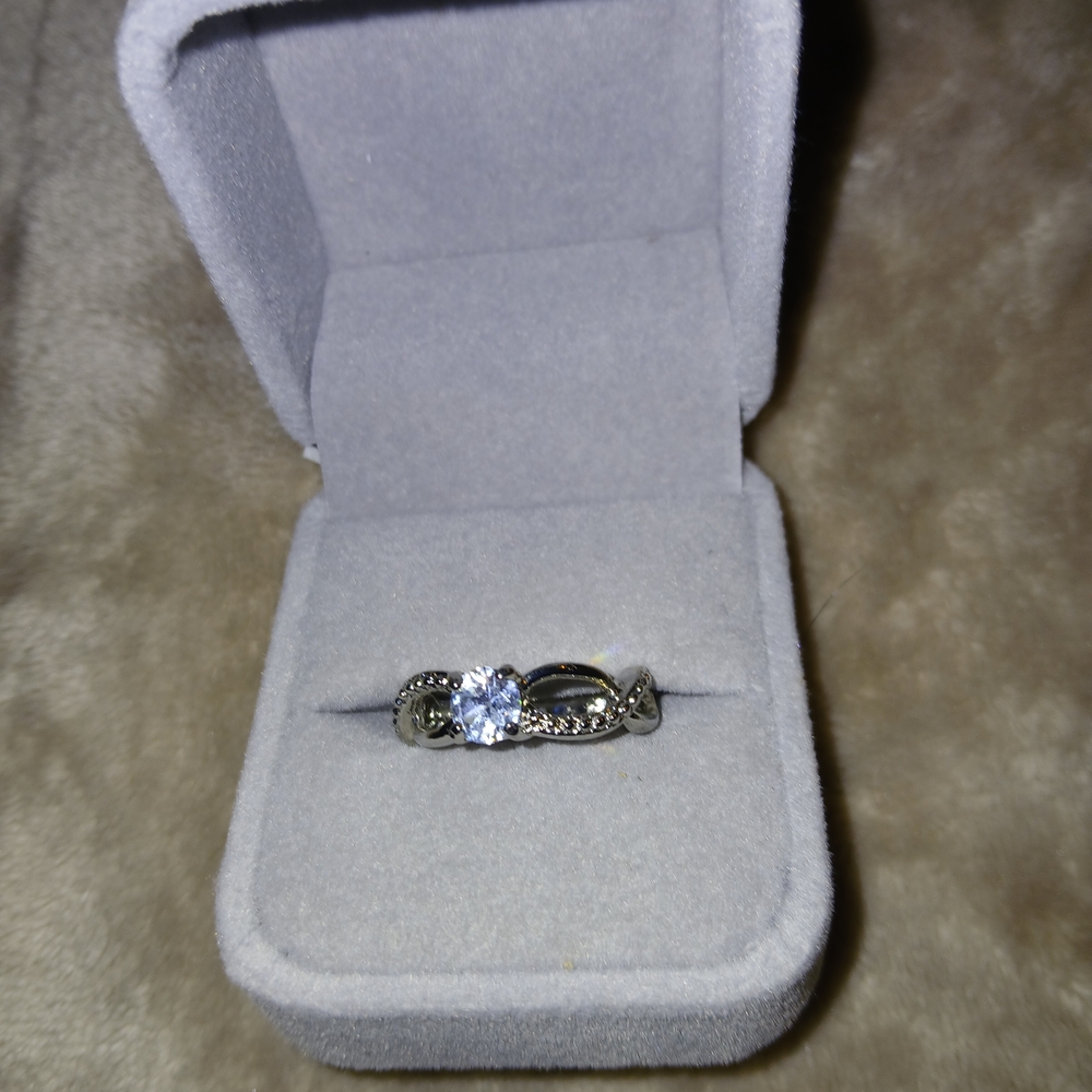 Elegant Silver Ring with Clear Gemstone